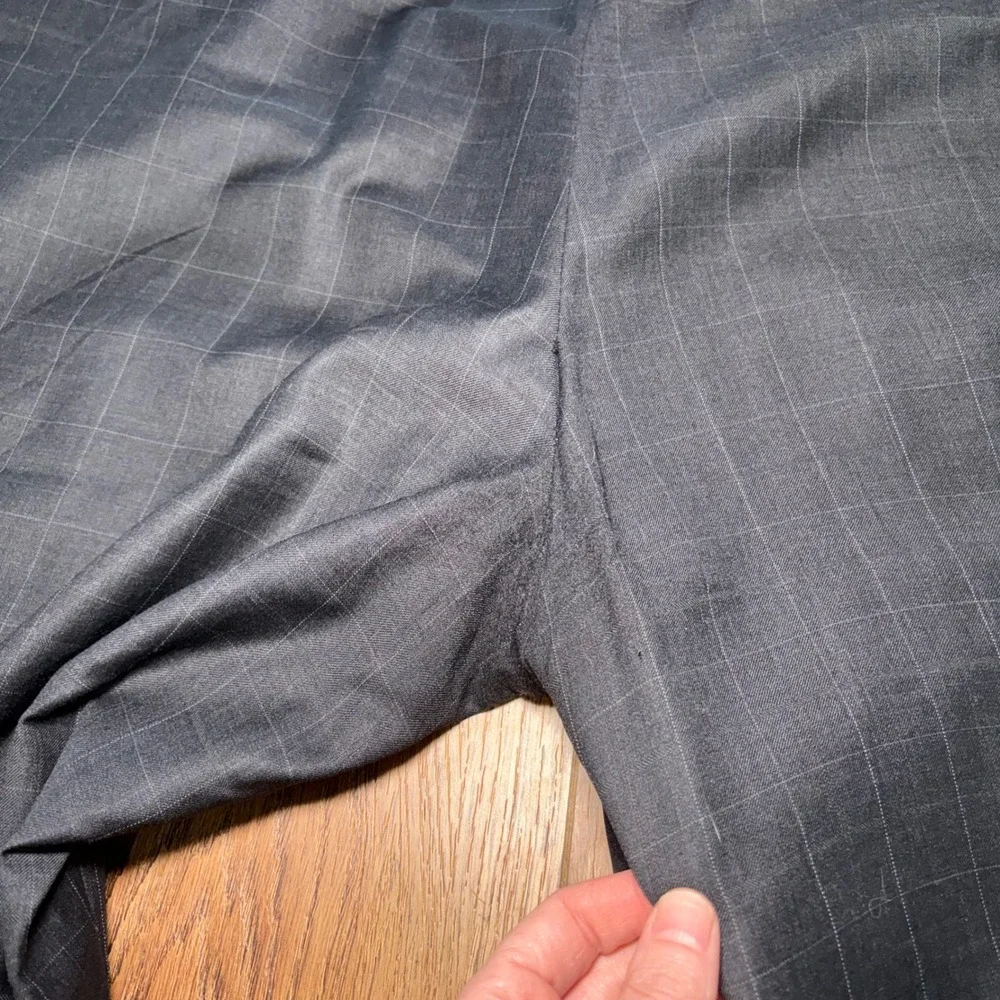 Zanetti Men's 50L Italy Made Super 150s Wool Gray Windowpane Suit 3-Button READ